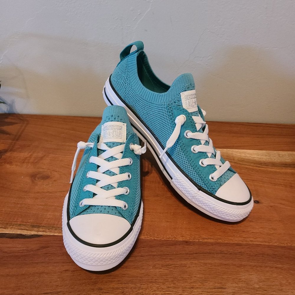 NEW Girls Converse Size 4